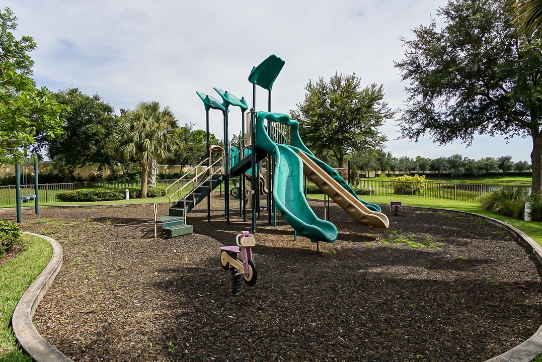 En Venta: $599,999 (3 camas, 2 baños, 2296 Pies cuadrados)