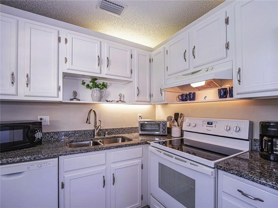 出租: $1,500 (1 贝兹, 1 浴室, 813 平方英尺)