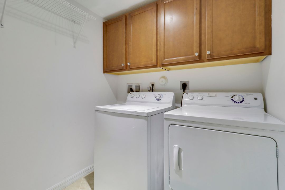 待售: $820,000 (3 贝兹, 2 浴室, 2467 平方英尺)