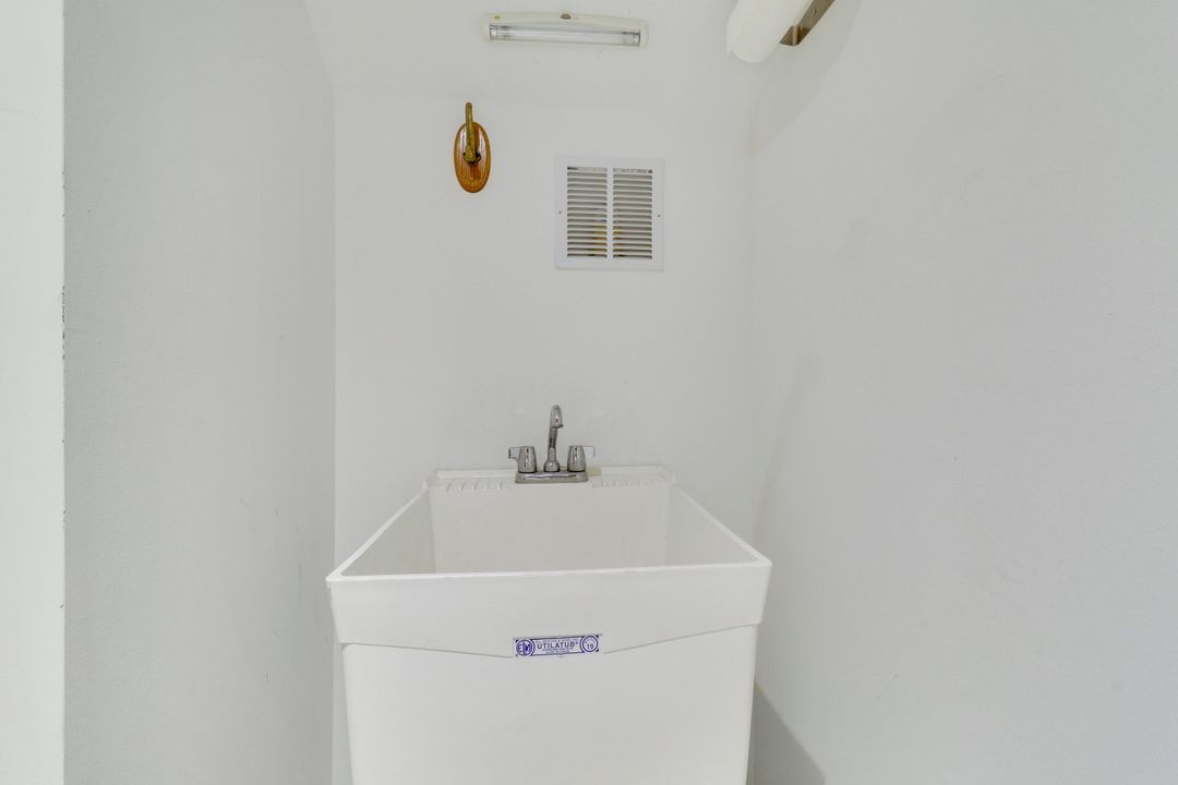 待售: $820,000 (3 贝兹, 2 浴室, 2467 平方英尺)