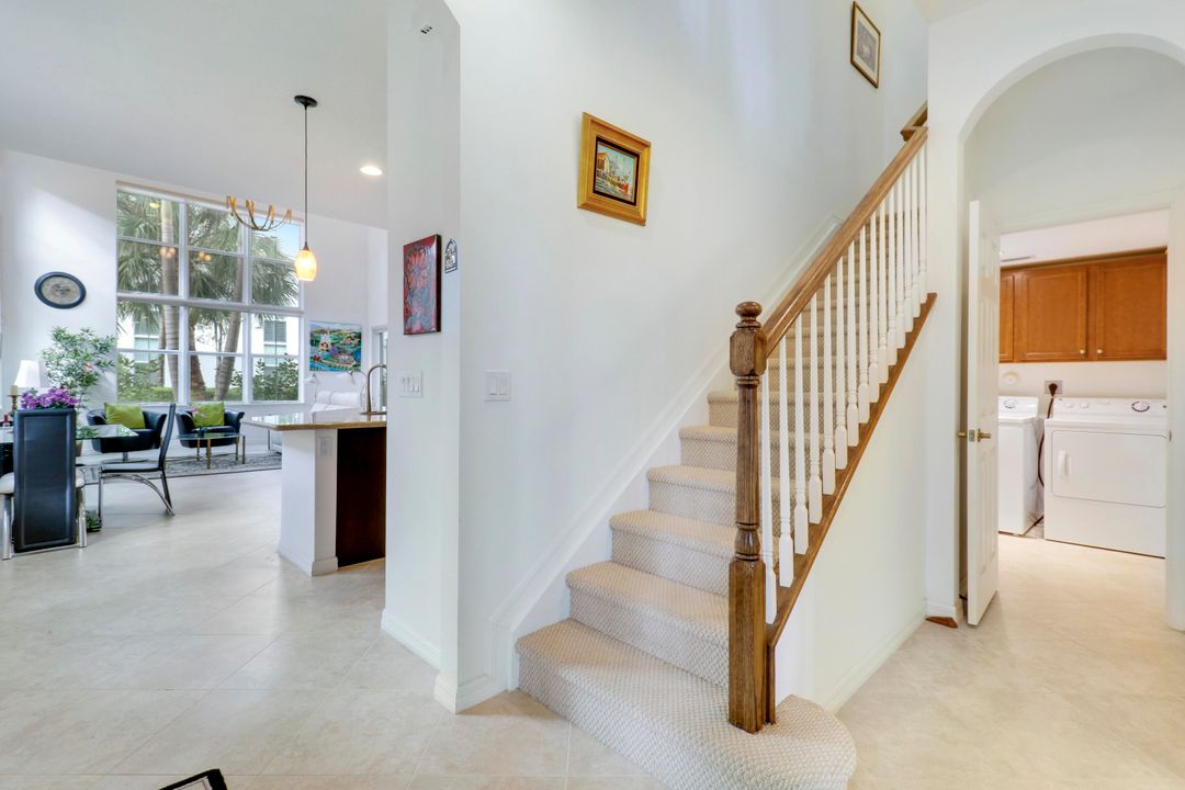 待售: $820,000 (3 贝兹, 2 浴室, 2467 平方英尺)