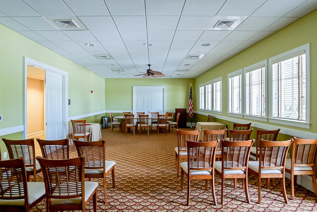 合同活跃: $310,000 (2 贝兹, 2 浴室, 1521 平方英尺)