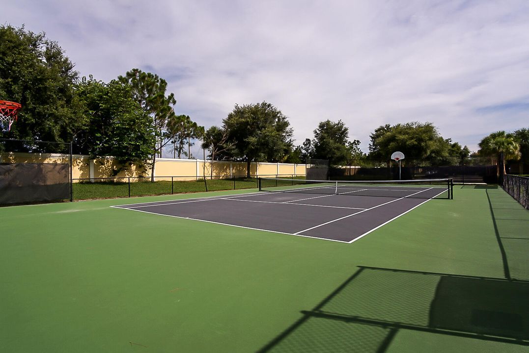 合同活跃: $310,000 (2 贝兹, 2 浴室, 1521 平方英尺)