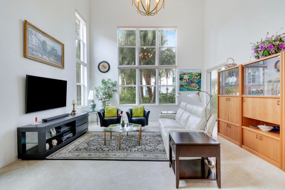 待售: $820,000 (3 贝兹, 2 浴室, 2467 平方英尺)