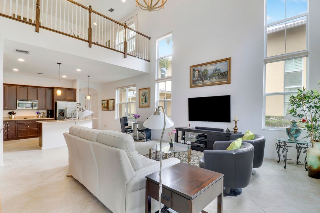 待售: $820,000 (3 贝兹, 2 浴室, 2467 平方英尺)