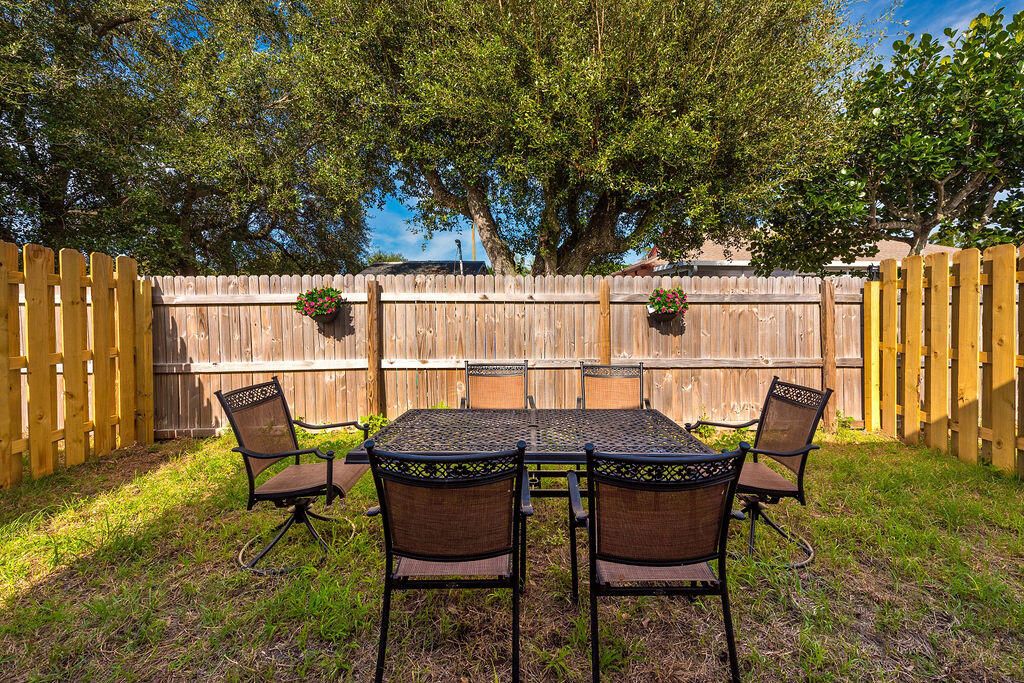 For Rent: $2,905 (3 beds, 2 baths, 1276 Square Feet)