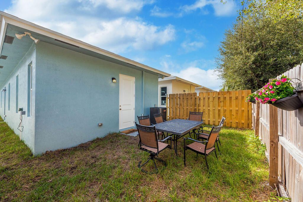 For Rent: $2,905 (3 beds, 2 baths, 1276 Square Feet)