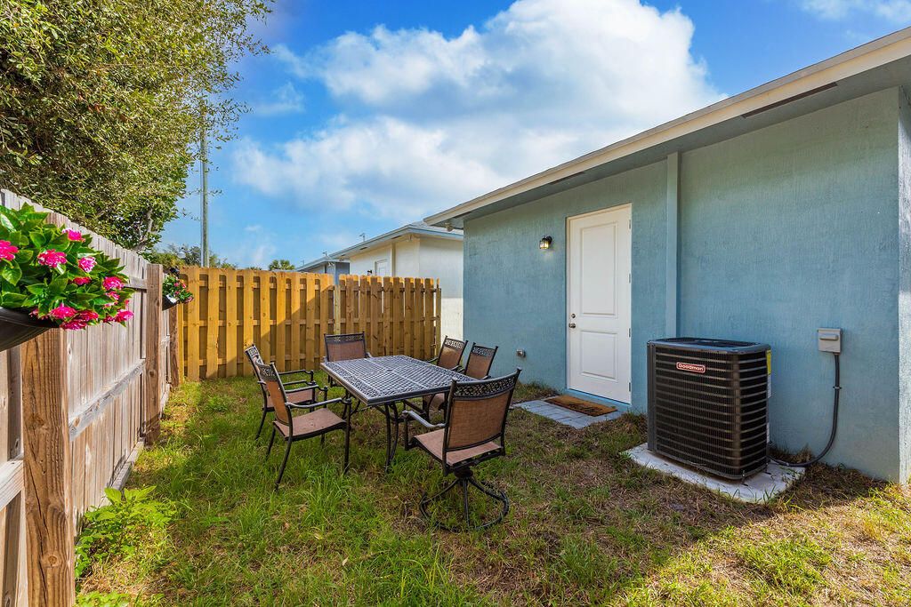 For Rent: $2,905 (3 beds, 2 baths, 1276 Square Feet)