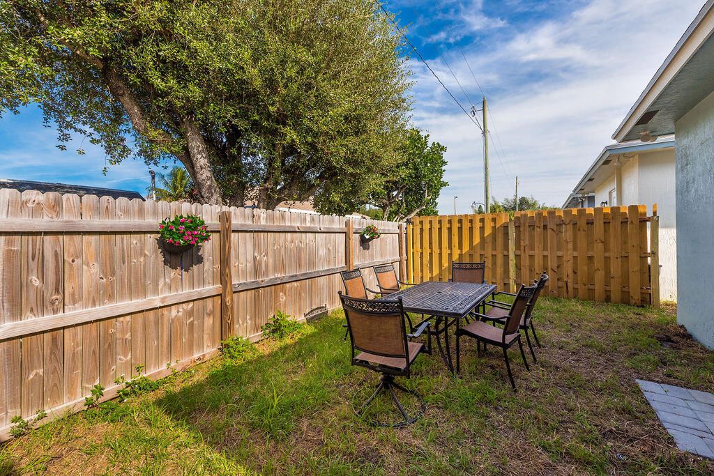 For Rent: $2,905 (3 beds, 2 baths, 1276 Square Feet)