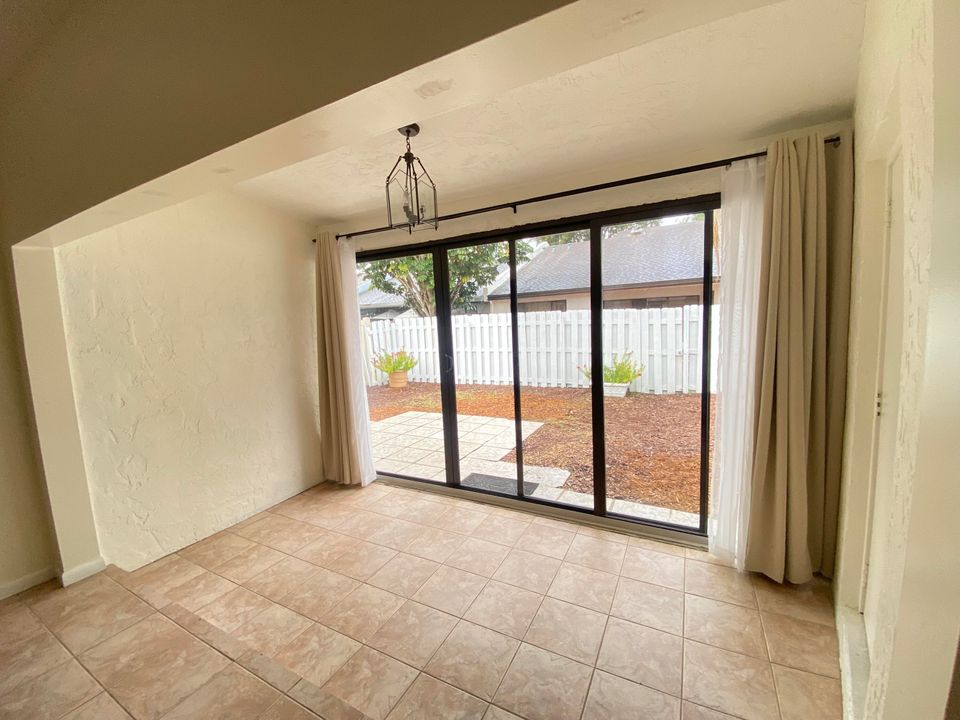 出租: $2,700 (2 贝兹, 2 浴室, 1342 平方英尺)