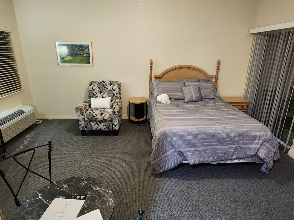 For Rent: $1,300 (1 beds, 1 baths, 400 Square Feet)