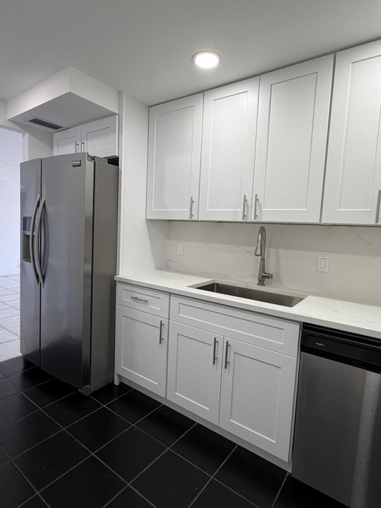 Active With Contract: $2,250 (1 beds, 1 baths, 917 Square Feet)