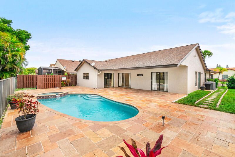 For Rent: $3,900 (3 beds, 2 baths, 1773 Square Feet)