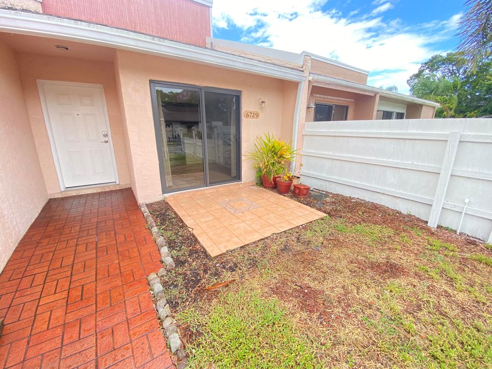 出租: $2,700 (2 贝兹, 2 浴室, 1342 平方英尺)