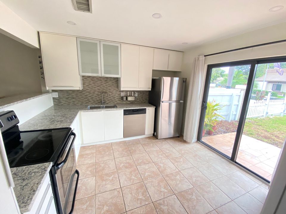 出租: $2,700 (2 贝兹, 2 浴室, 1342 平方英尺)