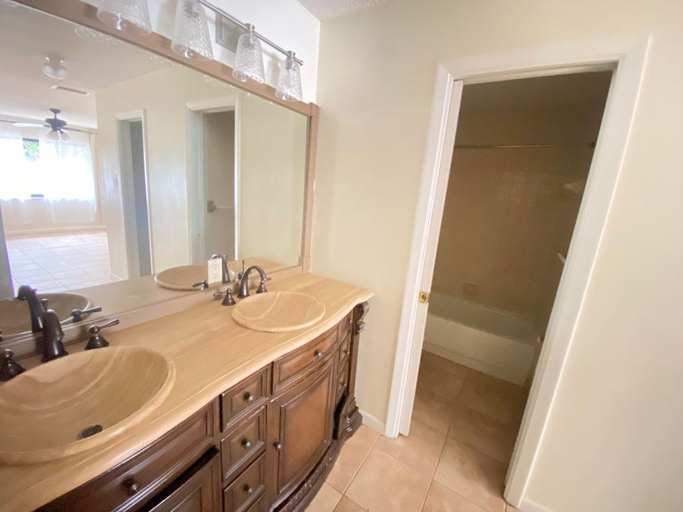 出租: $2,700 (2 贝兹, 2 浴室, 1342 平方英尺)