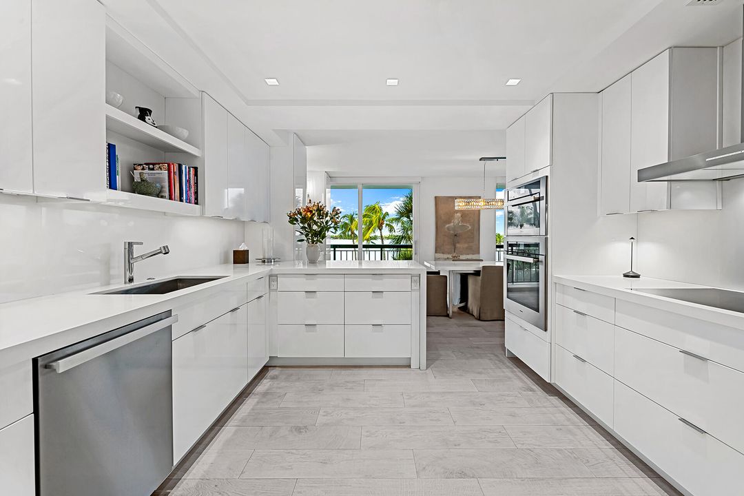 На продажу: $3,150,000 (3 спален, 3 ванн, 2533 Квадратных фут)