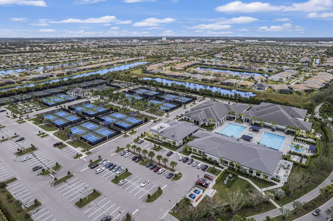 For Sale: $480,000 (2 beds, 2 baths, 1508 Square Feet)