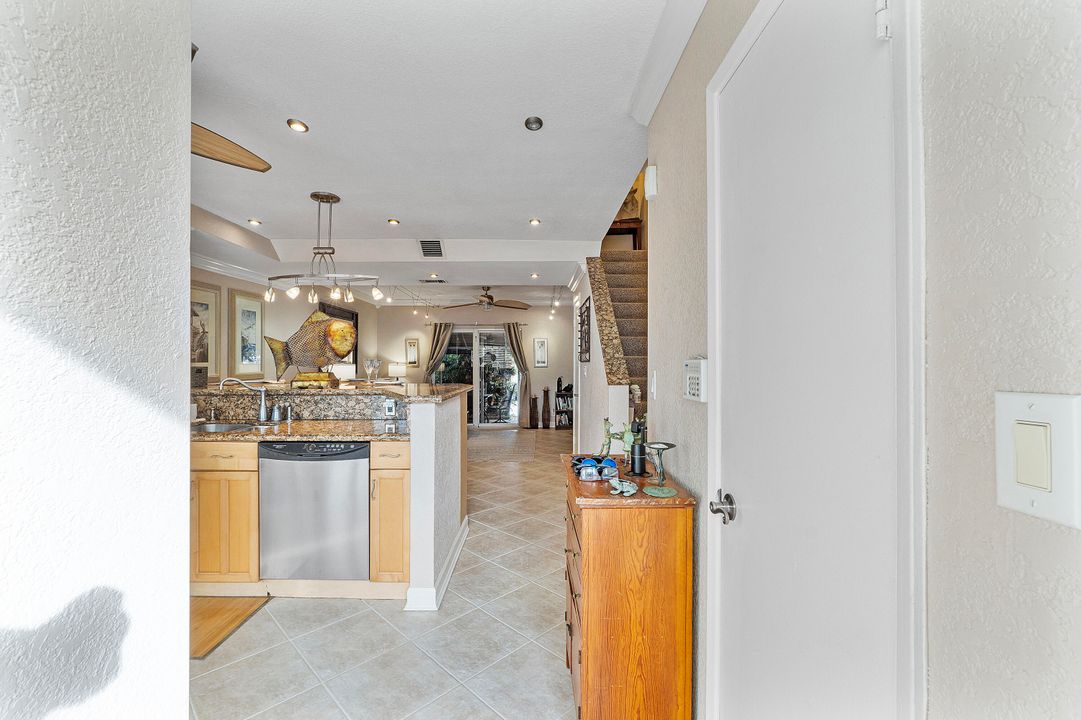 В аренду: $3,250 (2 спален, 2 ванн, 1018 Квадратных фут)