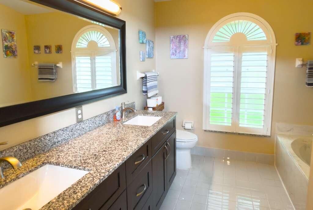 待售: $650,000 (3 贝兹, 2 浴室, 2178 平方英尺)