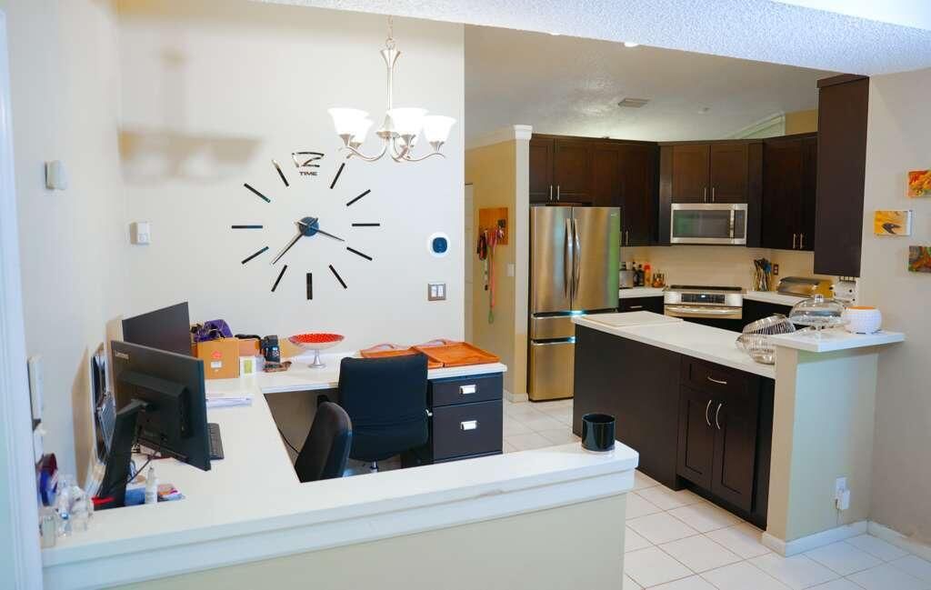 待售: $650,000 (3 贝兹, 2 浴室, 2178 平方英尺)