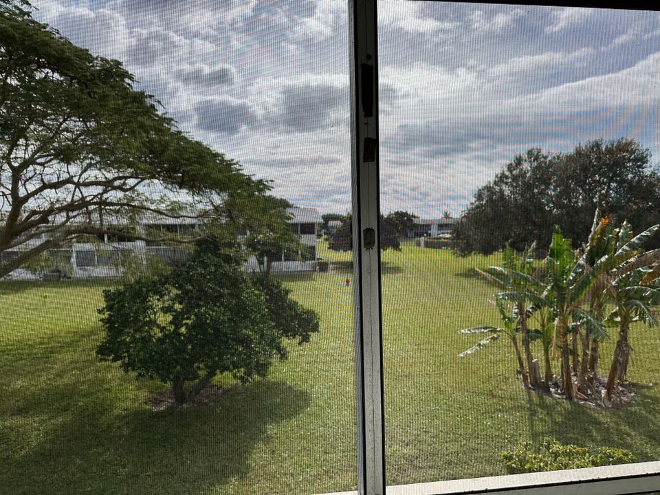 For Rent: $1,300 (1 beds, 1 baths, 570 Square Feet)