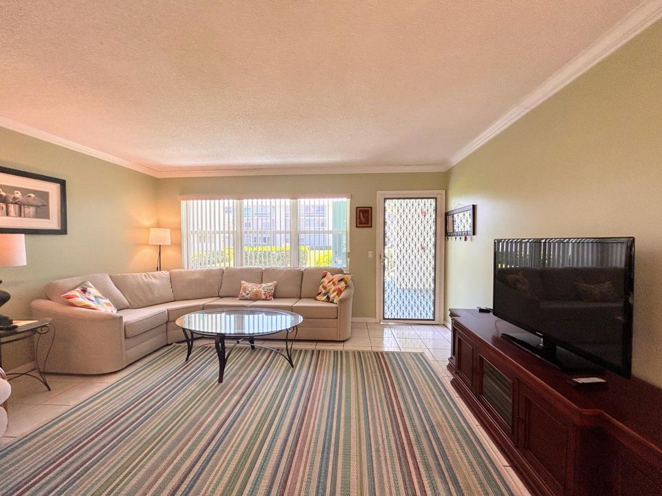 На продажу: $145,000 (1 спален, 1 ванн, 570 Квадратных фут)