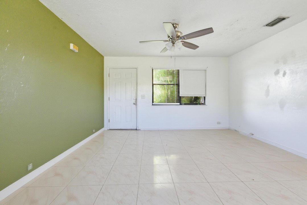 待售: $284,600 (3 贝兹, 2 浴室, 1000 平方英尺)