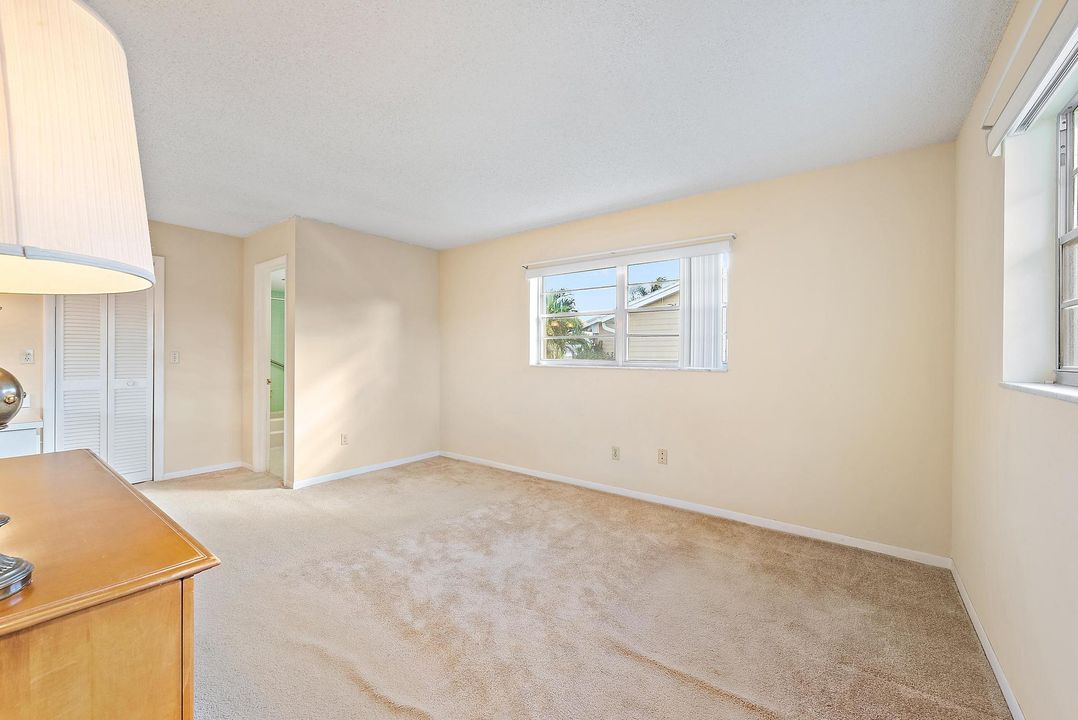 合同活跃: $530,000 (3 贝兹, 2 浴室, 1668 平方英尺)