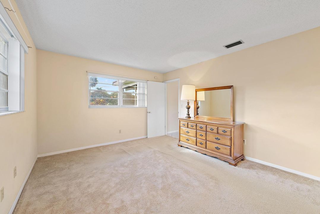 合同活跃: $530,000 (3 贝兹, 2 浴室, 1668 平方英尺)