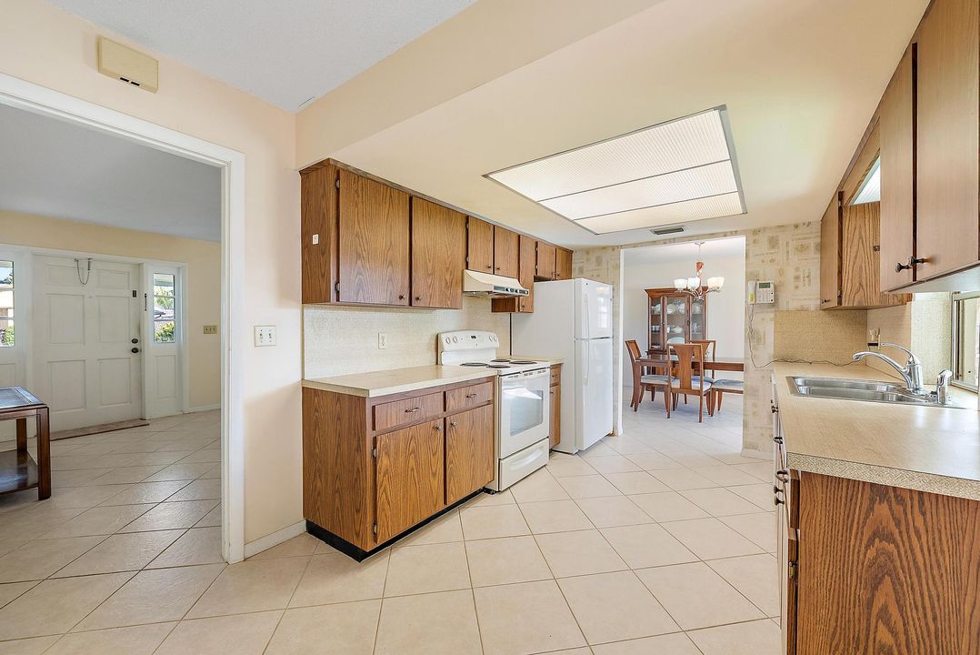 合同活跃: $530,000 (3 贝兹, 2 浴室, 1668 平方英尺)