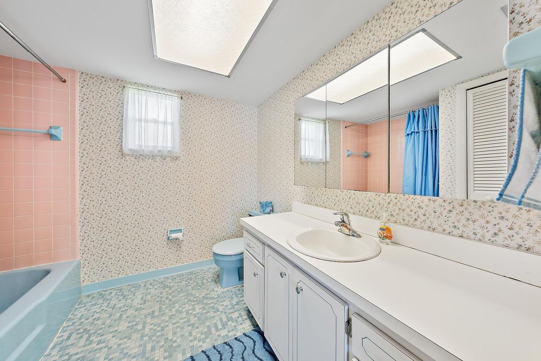 合同活跃: $530,000 (3 贝兹, 2 浴室, 1668 平方英尺)