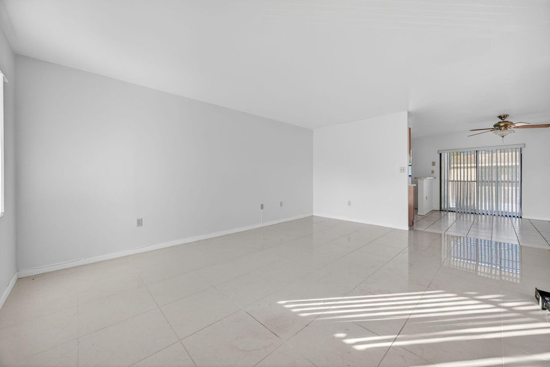 For Sale: $180,000 (2 beds, 2 baths, 940 Square Feet)