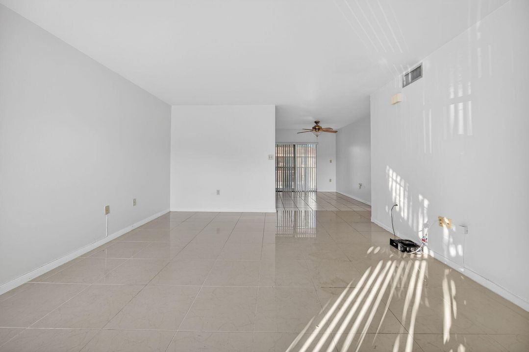 For Sale: $180,000 (2 beds, 2 baths, 940 Square Feet)