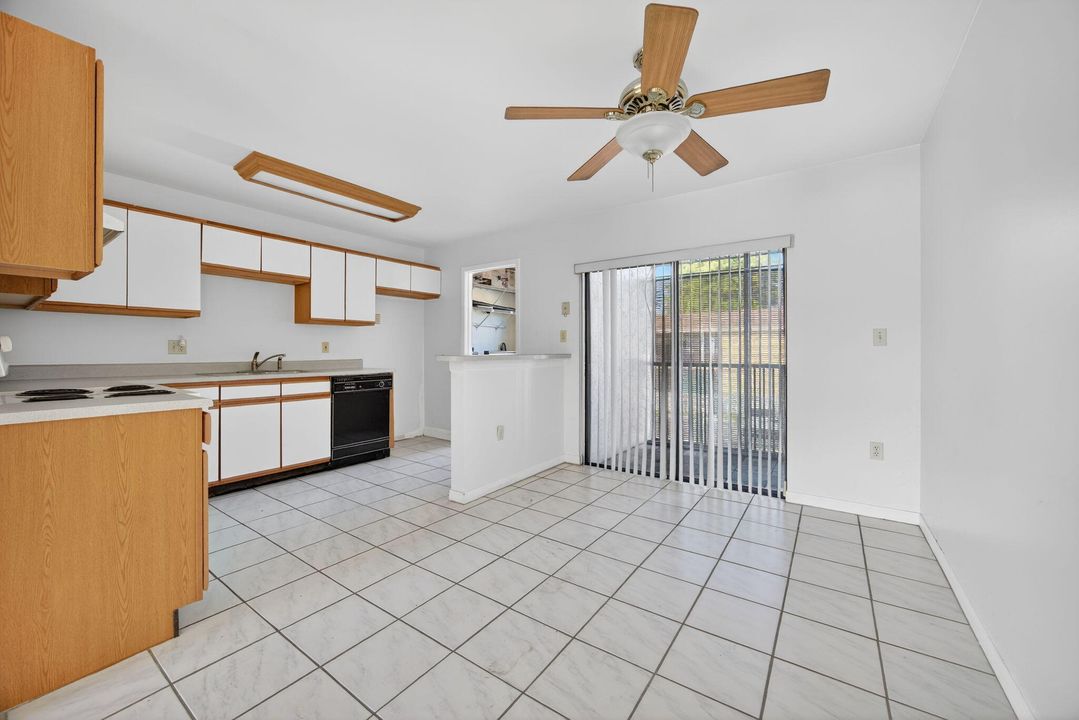 For Sale: $180,000 (2 beds, 2 baths, 940 Square Feet)