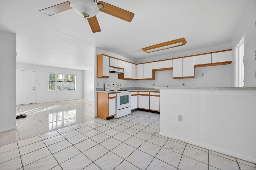 For Sale: $180,000 (2 beds, 2 baths, 940 Square Feet)