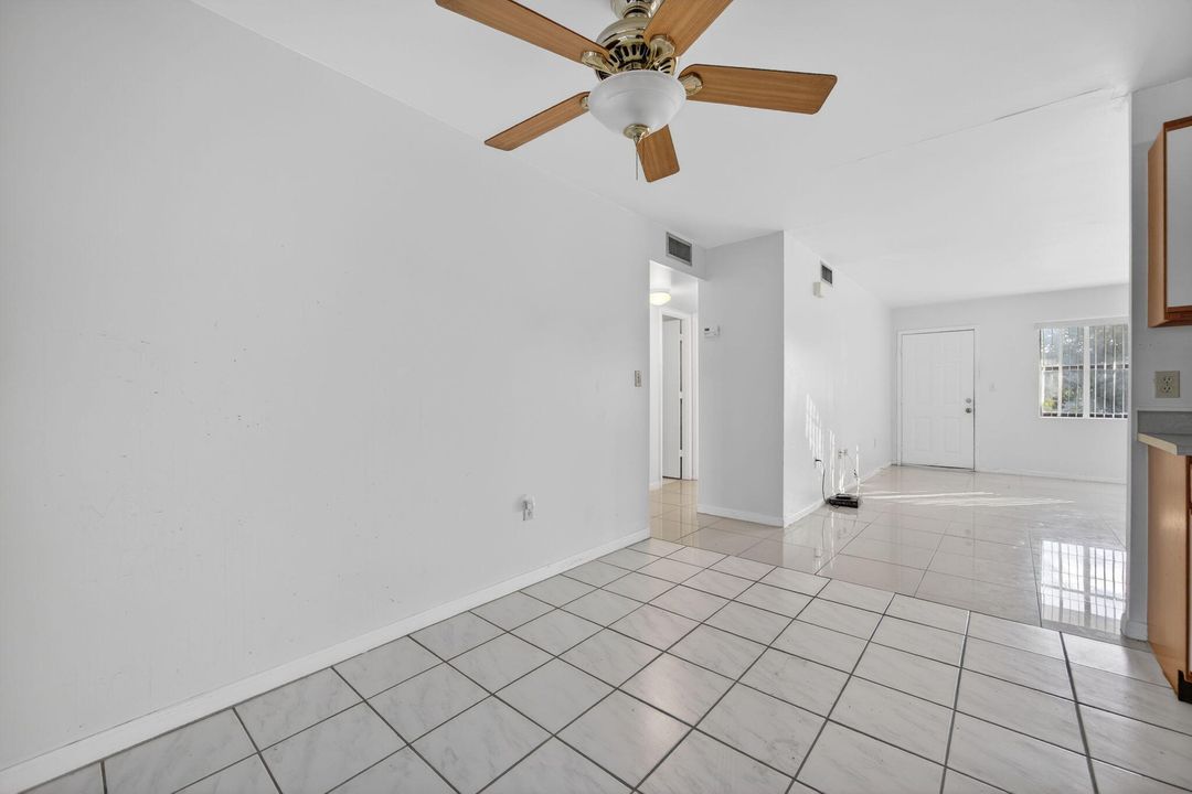 For Sale: $180,000 (2 beds, 2 baths, 940 Square Feet)