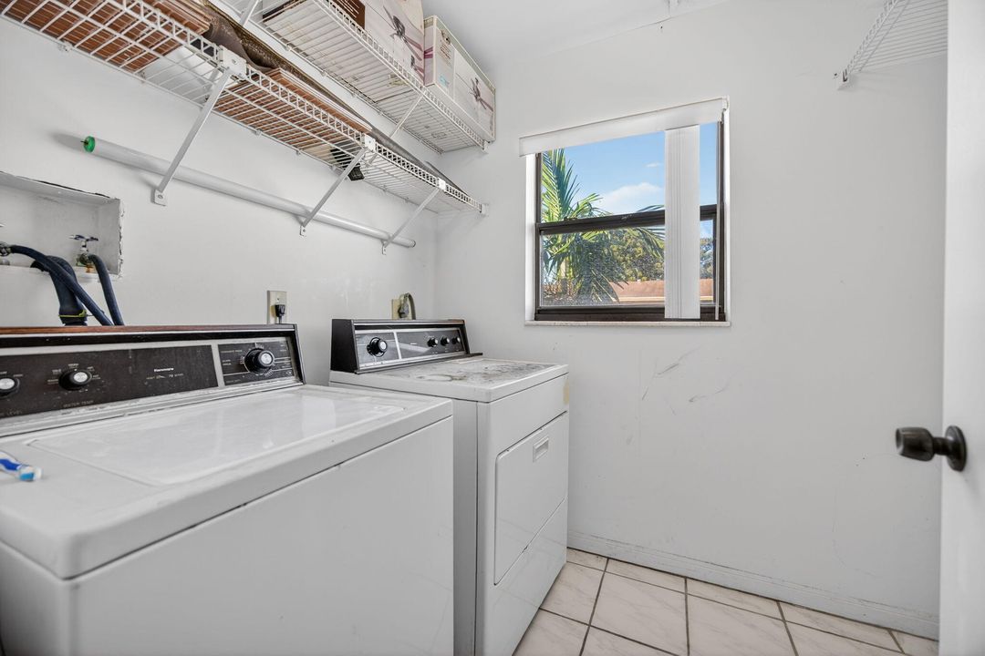 For Sale: $180,000 (2 beds, 2 baths, 940 Square Feet)
