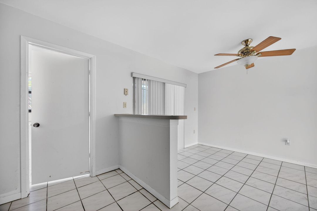 For Sale: $180,000 (2 beds, 2 baths, 940 Square Feet)