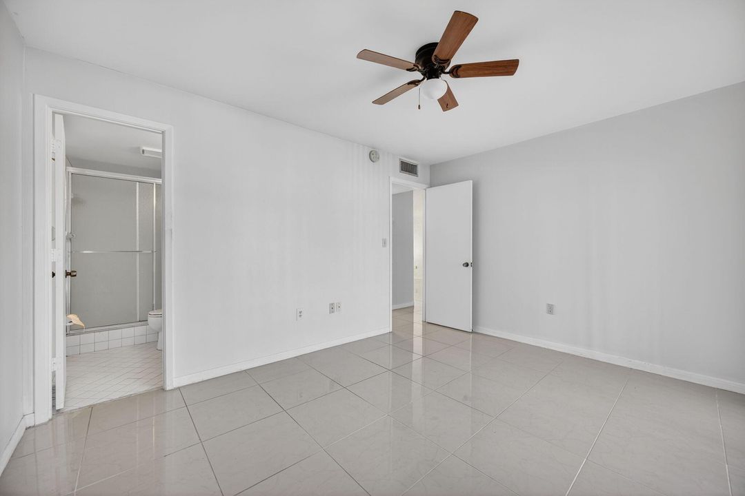 For Sale: $180,000 (2 beds, 2 baths, 940 Square Feet)