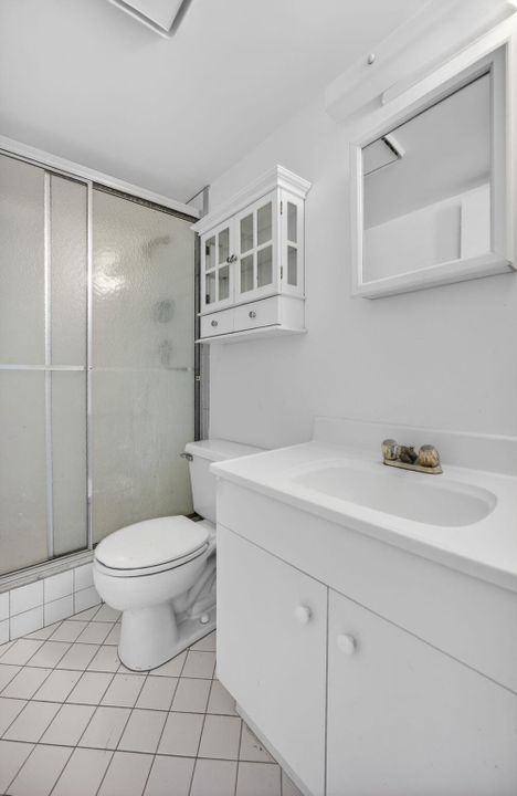 For Sale: $180,000 (2 beds, 2 baths, 940 Square Feet)