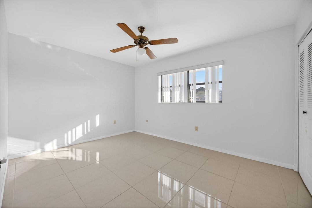 For Sale: $180,000 (2 beds, 2 baths, 940 Square Feet)