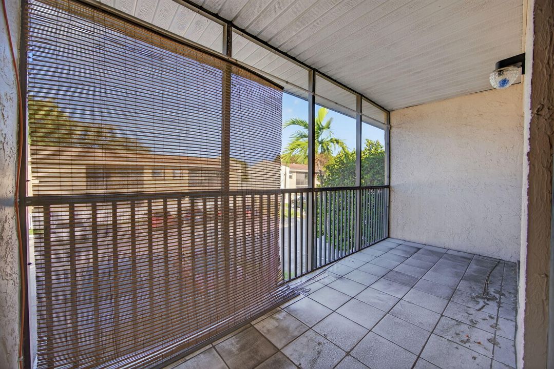 For Sale: $180,000 (2 beds, 2 baths, 940 Square Feet)