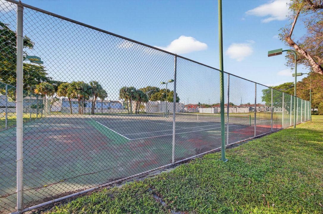 For Sale: $180,000 (2 beds, 2 baths, 940 Square Feet)