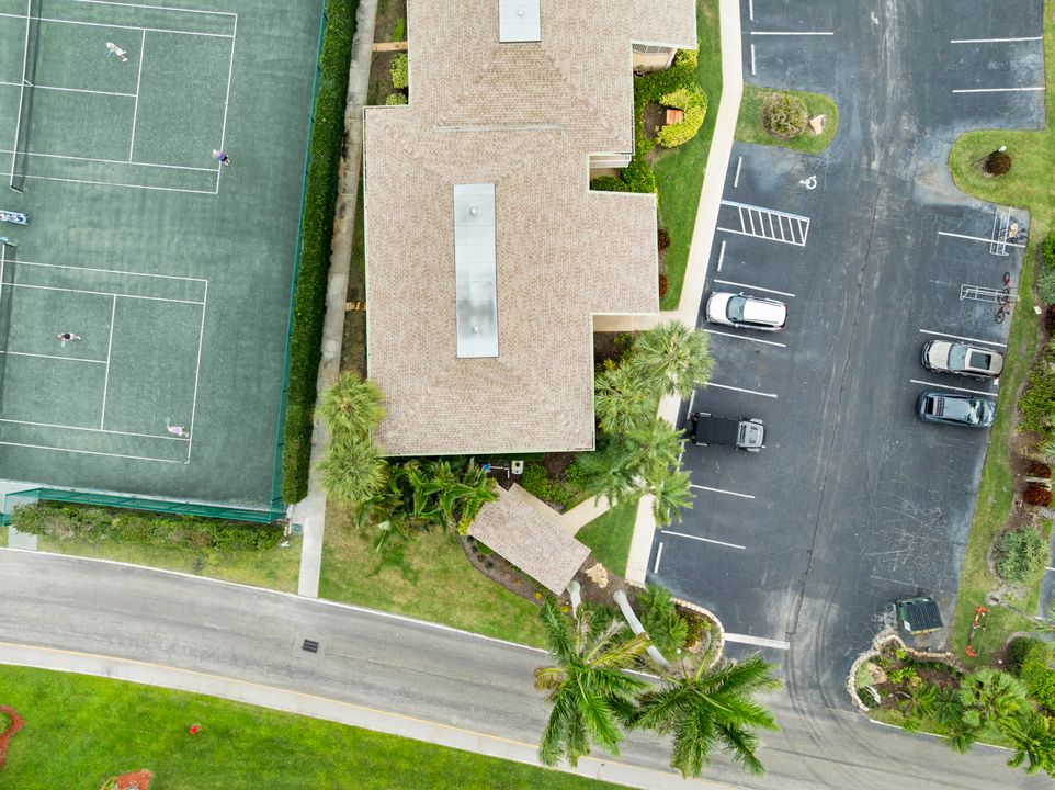 For Sale: $205,000 (1 beds, 1 baths, 689 Square Feet)