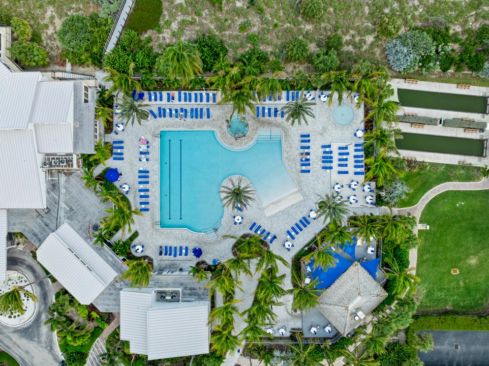 For Sale: $205,000 (1 beds, 1 baths, 689 Square Feet)