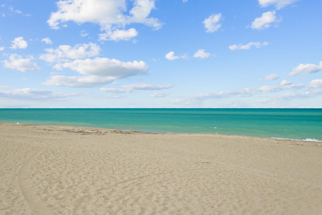 For Sale: $205,000 (1 beds, 1 baths, 689 Square Feet)