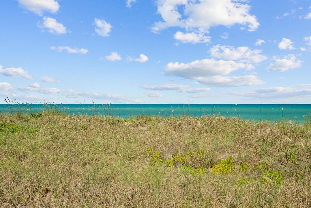 For Sale: $205,000 (1 beds, 1 baths, 689 Square Feet)