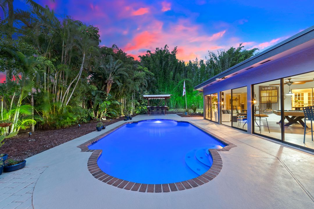 En Venta: $875,000 (3 camas, 2 baños, 2201 Pies cuadrados)