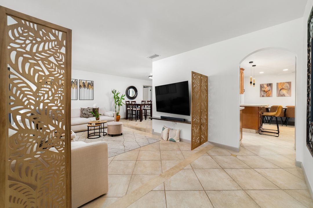 En Venta: $875,000 (3 camas, 2 baños, 2201 Pies cuadrados)